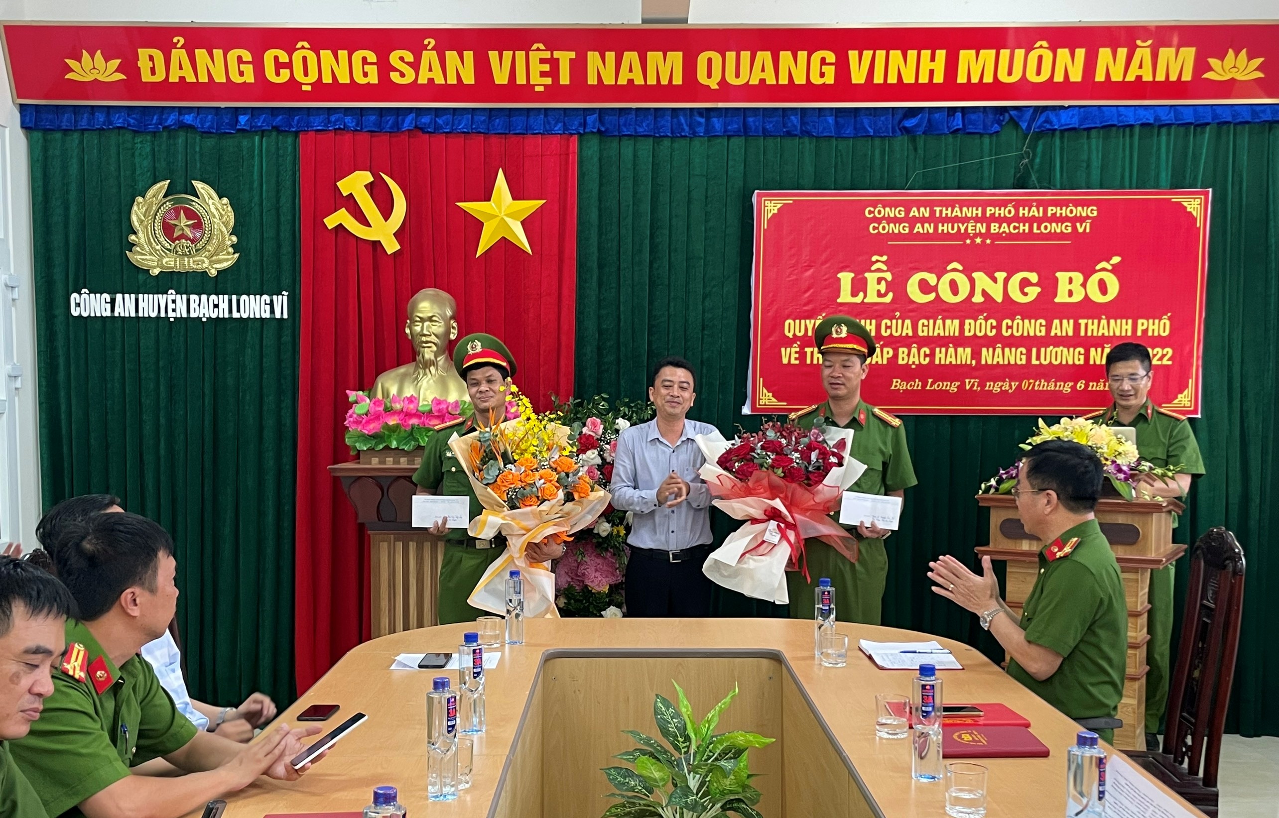 UBND huyện Bạch Long Vĩ: Gửi thư cảm ơn Phòng Cảnh sát QLHC về TTXH